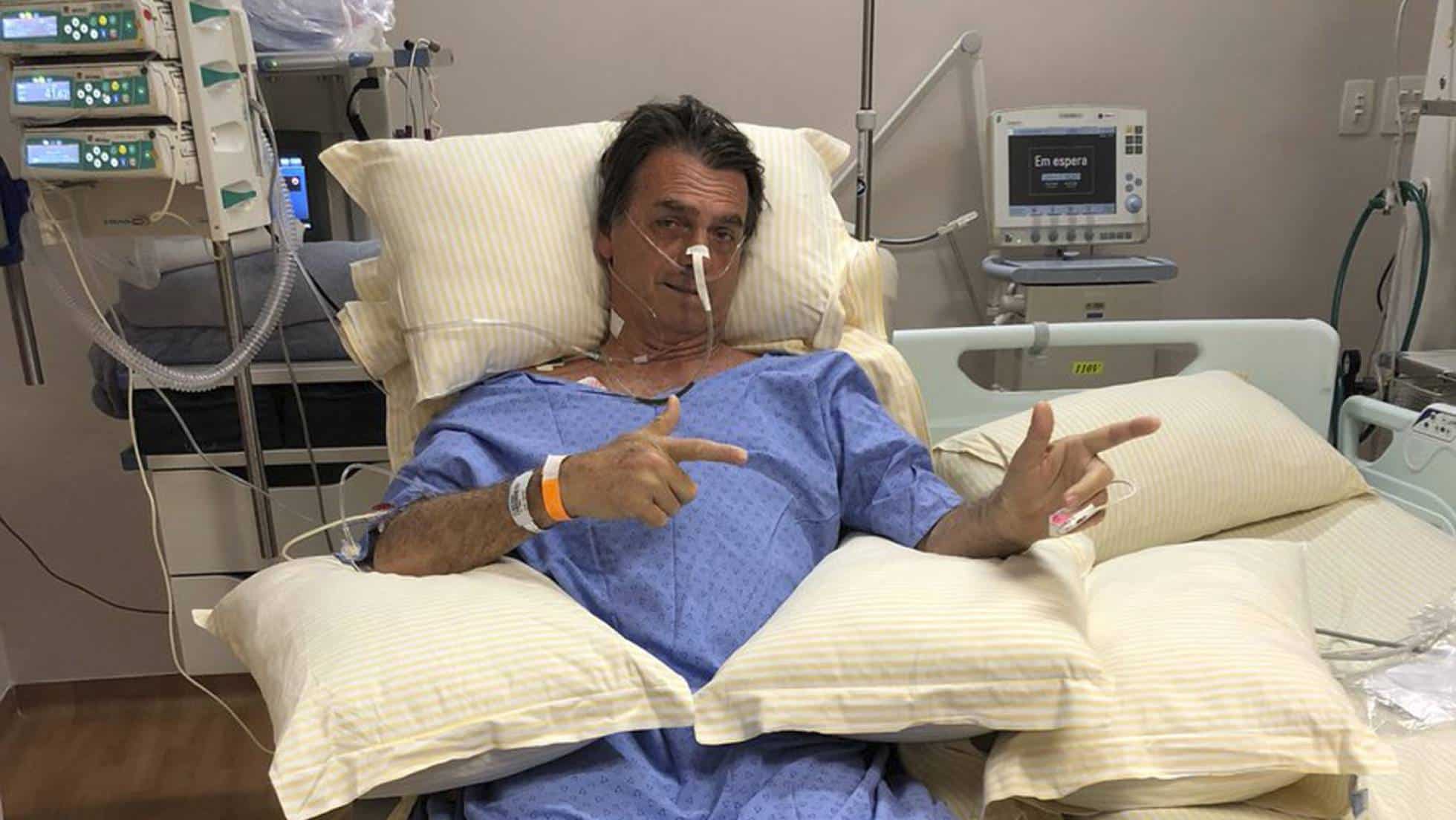 Bolsonaro tem alta da UTI e brinca com médico
