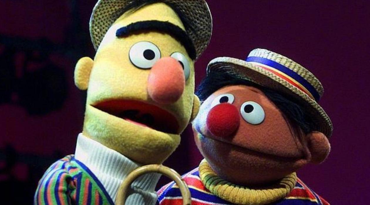 Epi y Blas eran homosexuales, según un guionista de Barrio Sésamo