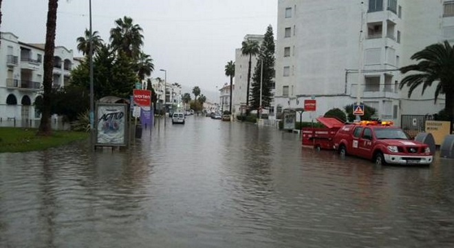VÍDEO: Una fuerte lluvia provoca inundaciones en Granada