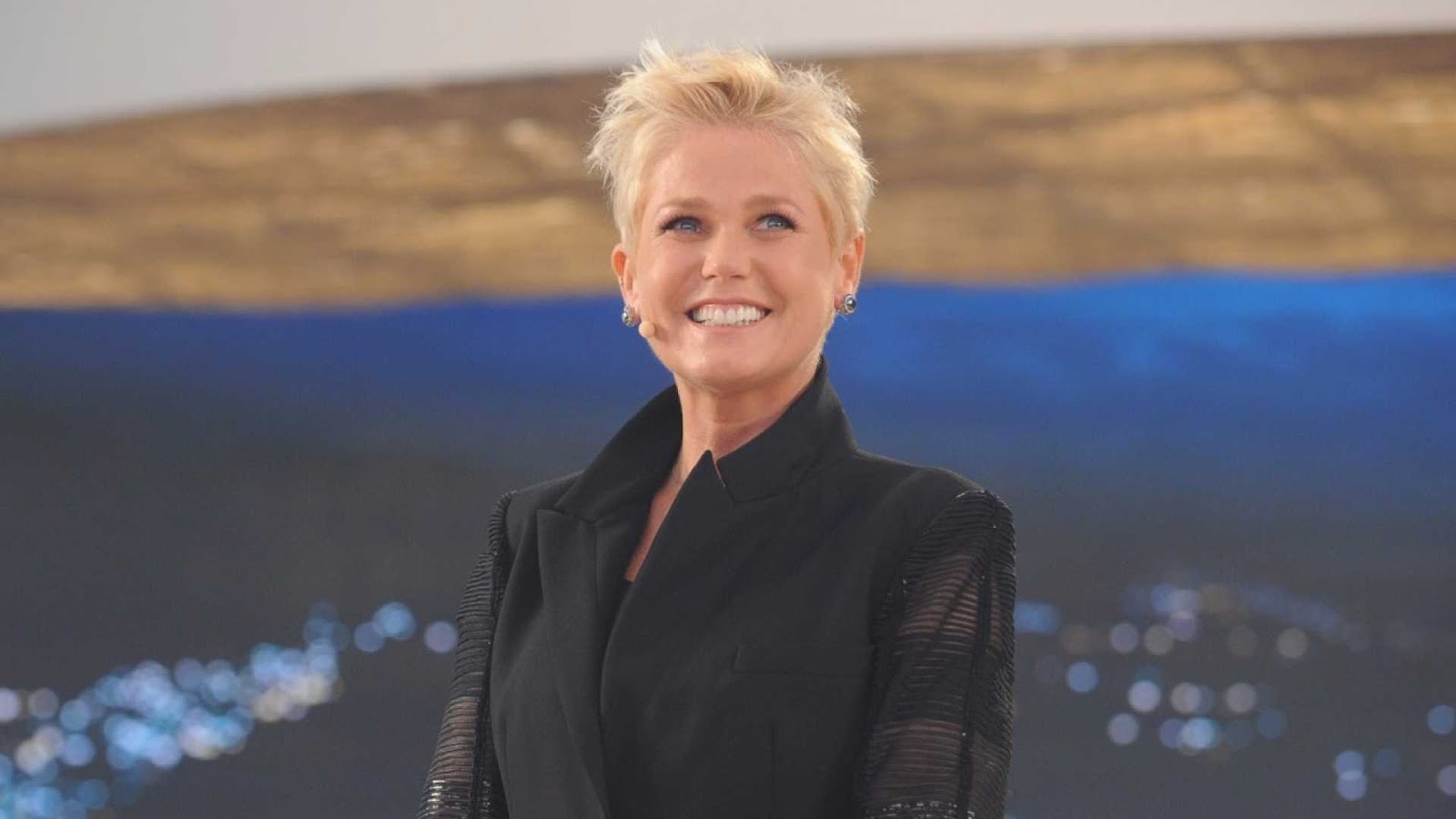 Fã reencontra Xuxa e morre de emoção