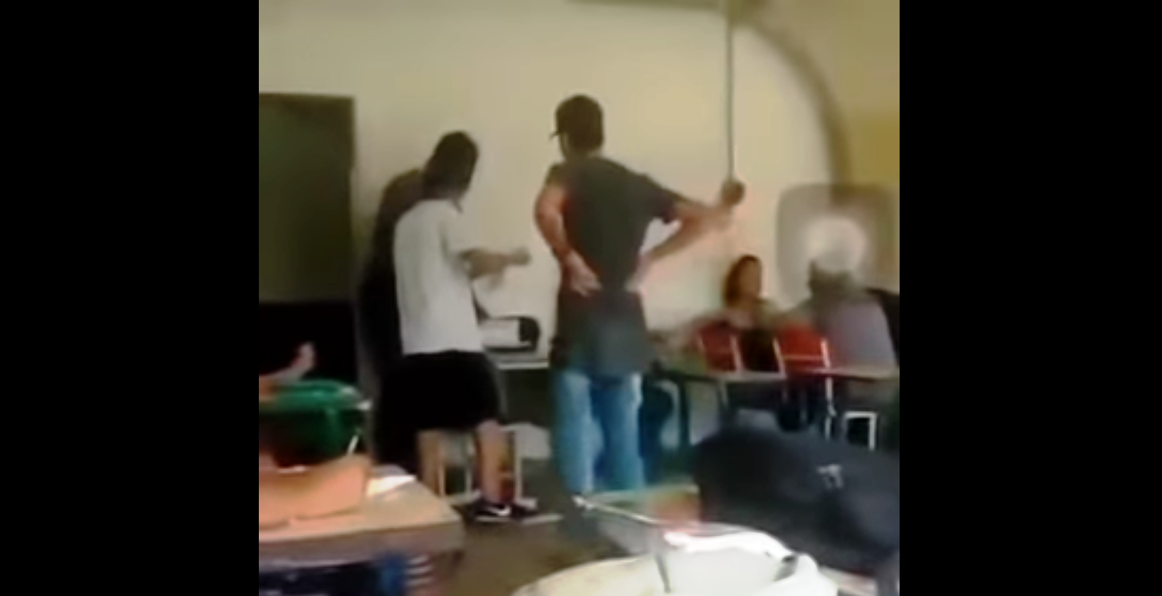 Professor é humilhado por alunos no Rio