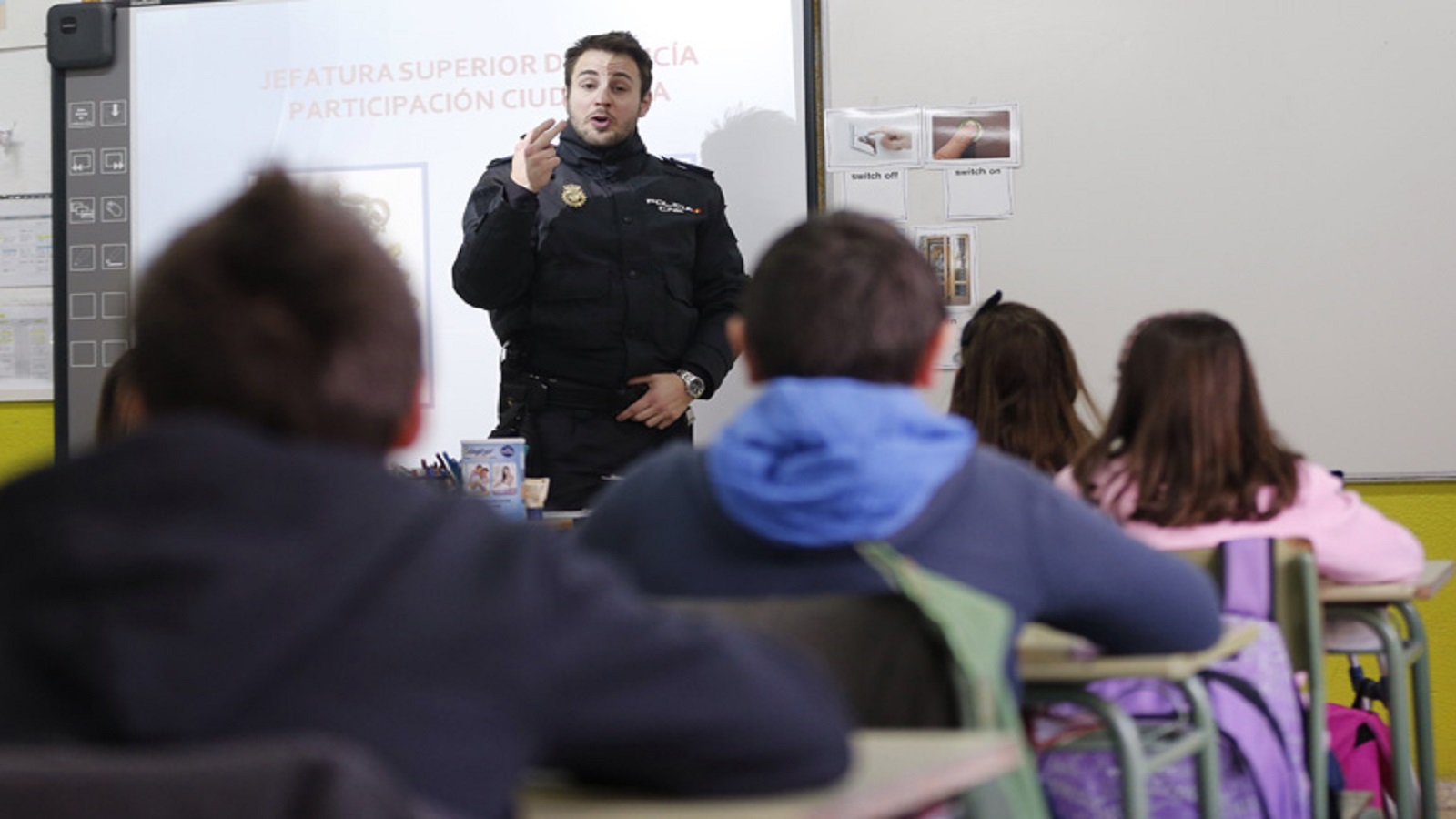 La Policía Nacional se compromete a luchar contra el bullying en las escuelas