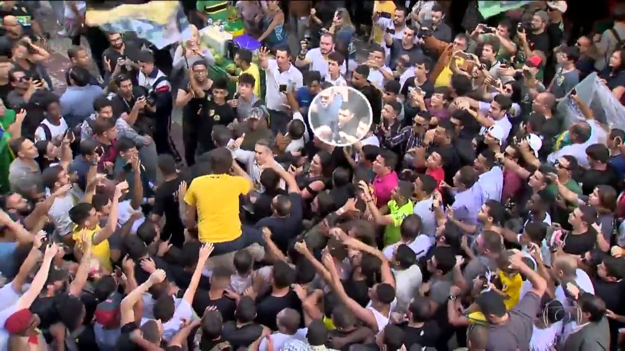 Novas imagens mostram que Adélio tentou acertar Bolsonaro antes