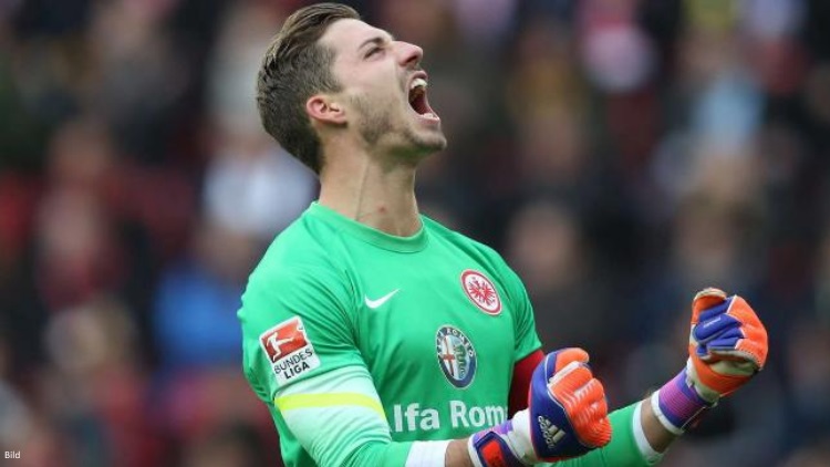 Kevin Trapp est satisfait de retrouver l'Eintracht Francfort