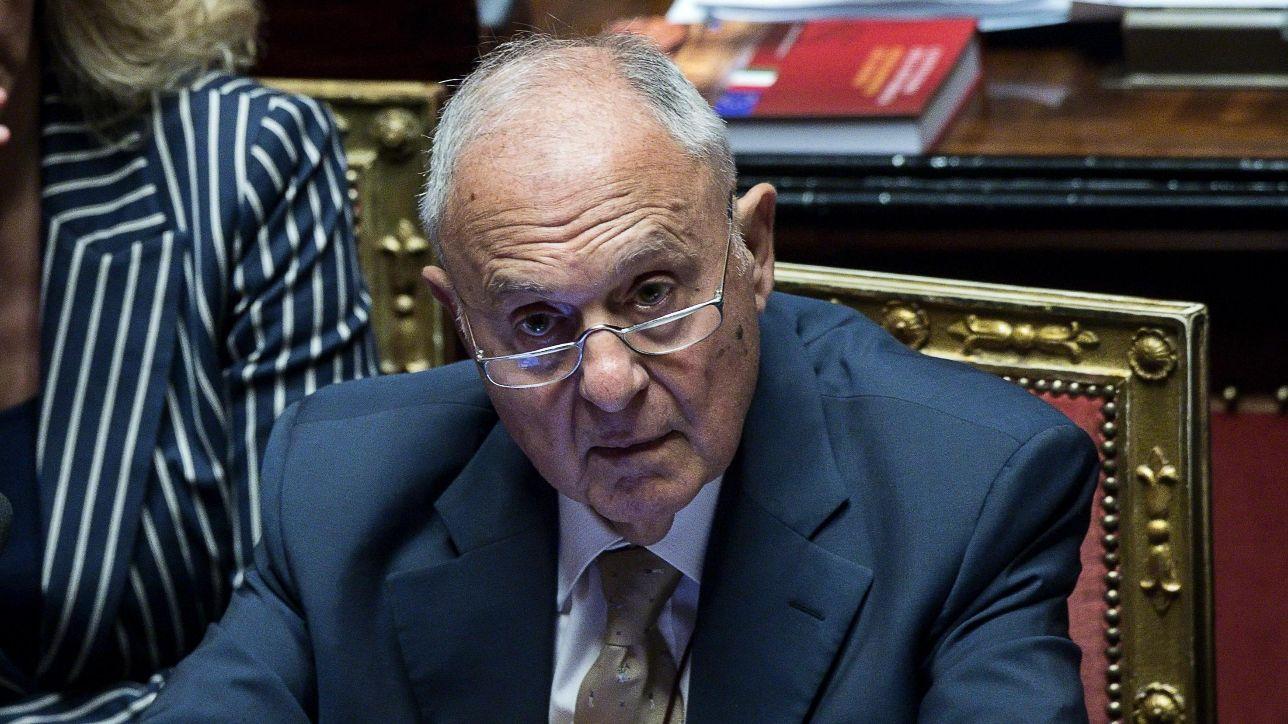 Savona esprime le sue perplessità alle nomine dei successori di Juncker e Draghi