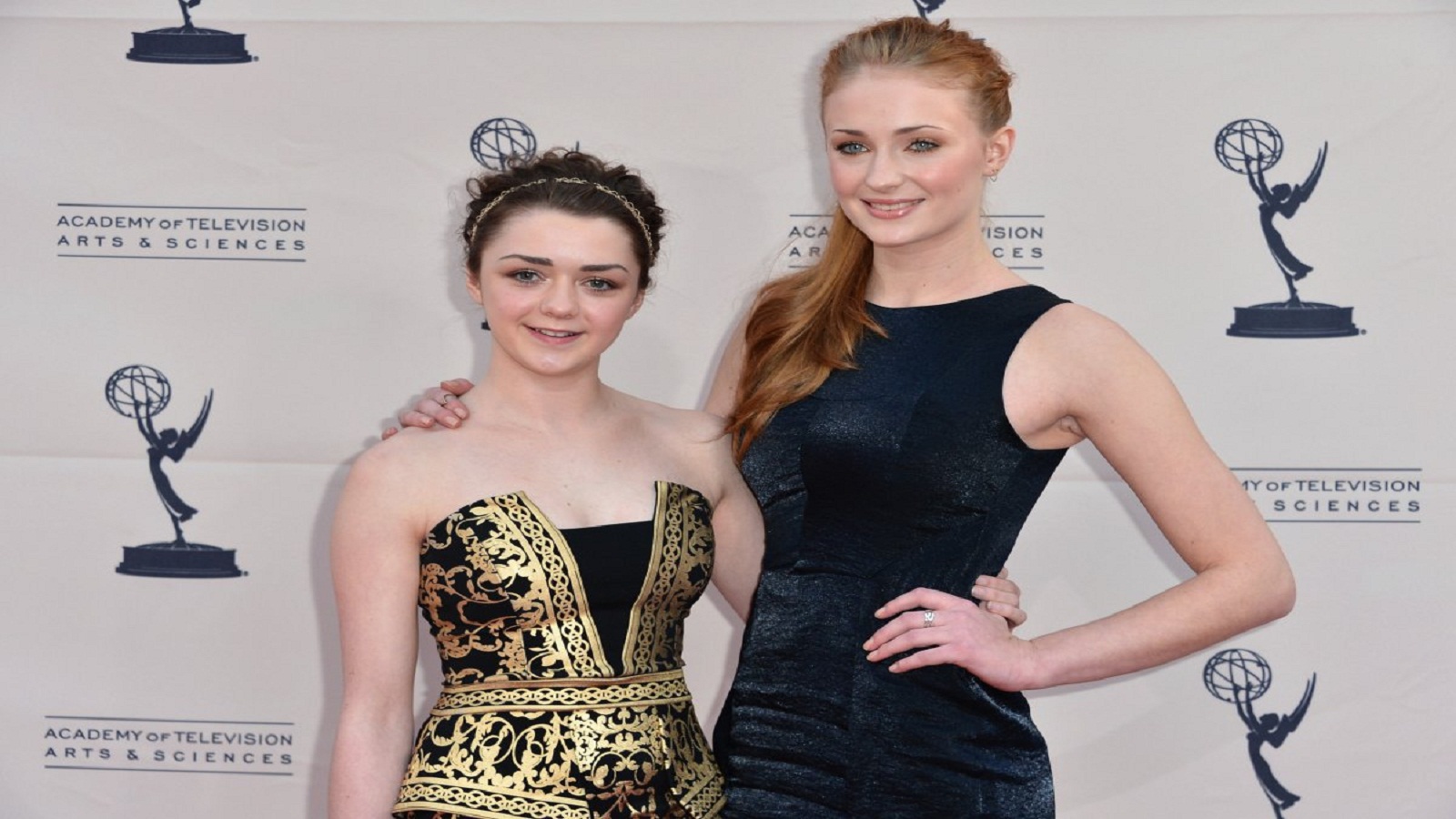 VIDEO: Juego de Tronos: Sophie Turner y Maisie Williams fumaban marihuana