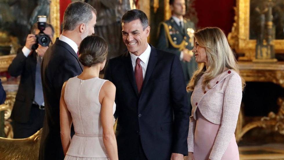 Sánchez y su grave error de protocolo ante el Rey Felipe VI el 12-O