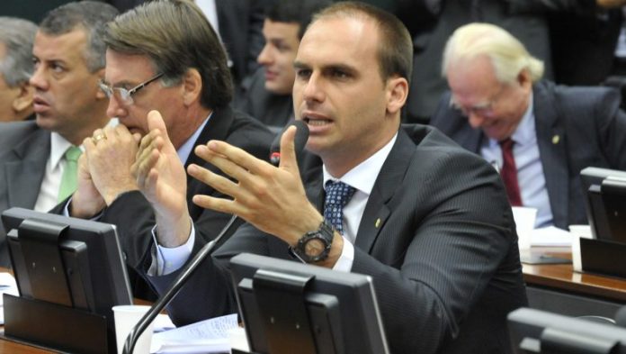 Gilmar Mendes critica fala de Eduardo Bolsonaro