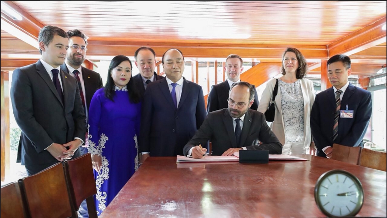 Edouard Philippe rend hommage à Hô Chi Minh, la polémique enfle