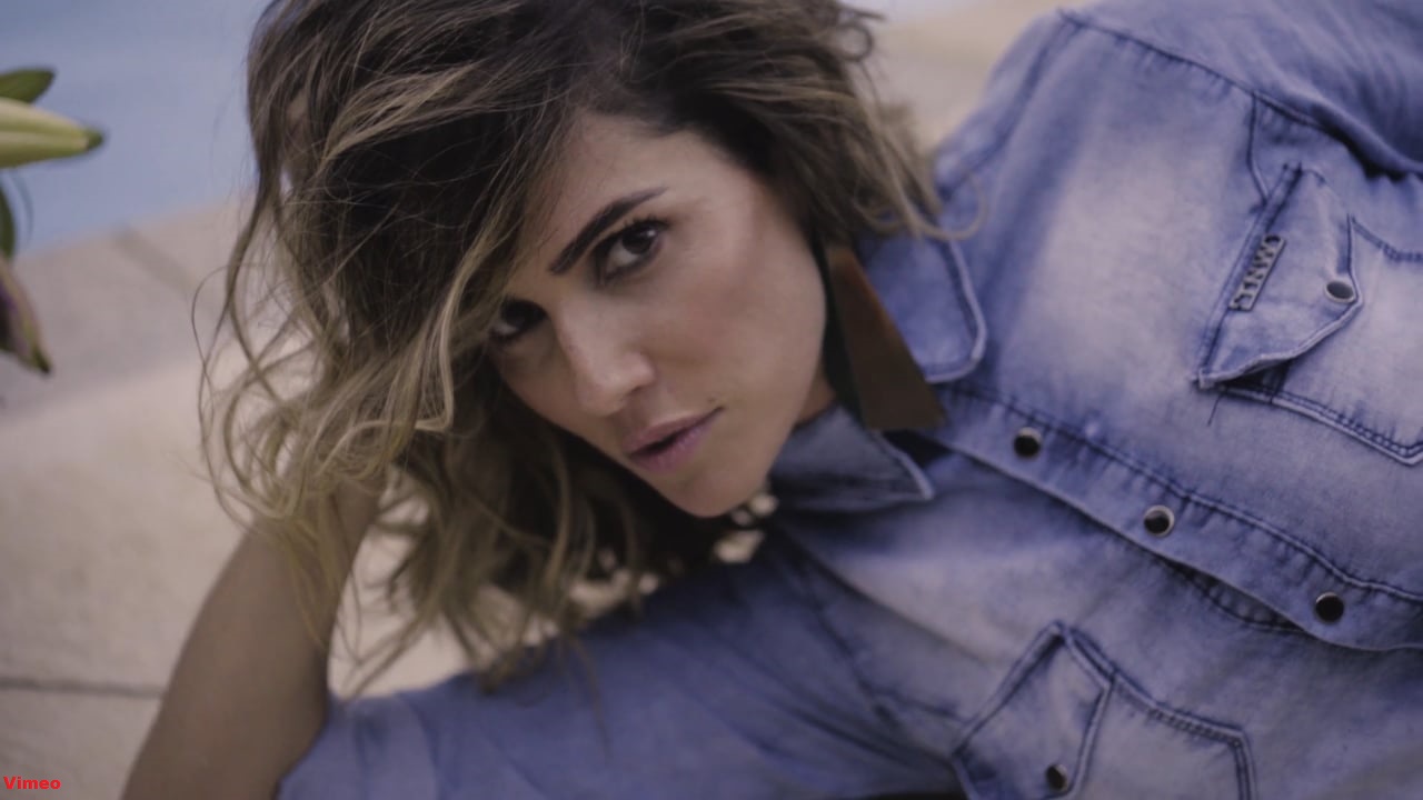 Deborah Secco usou seu perfil no Instagram para criticar Silvio Santos