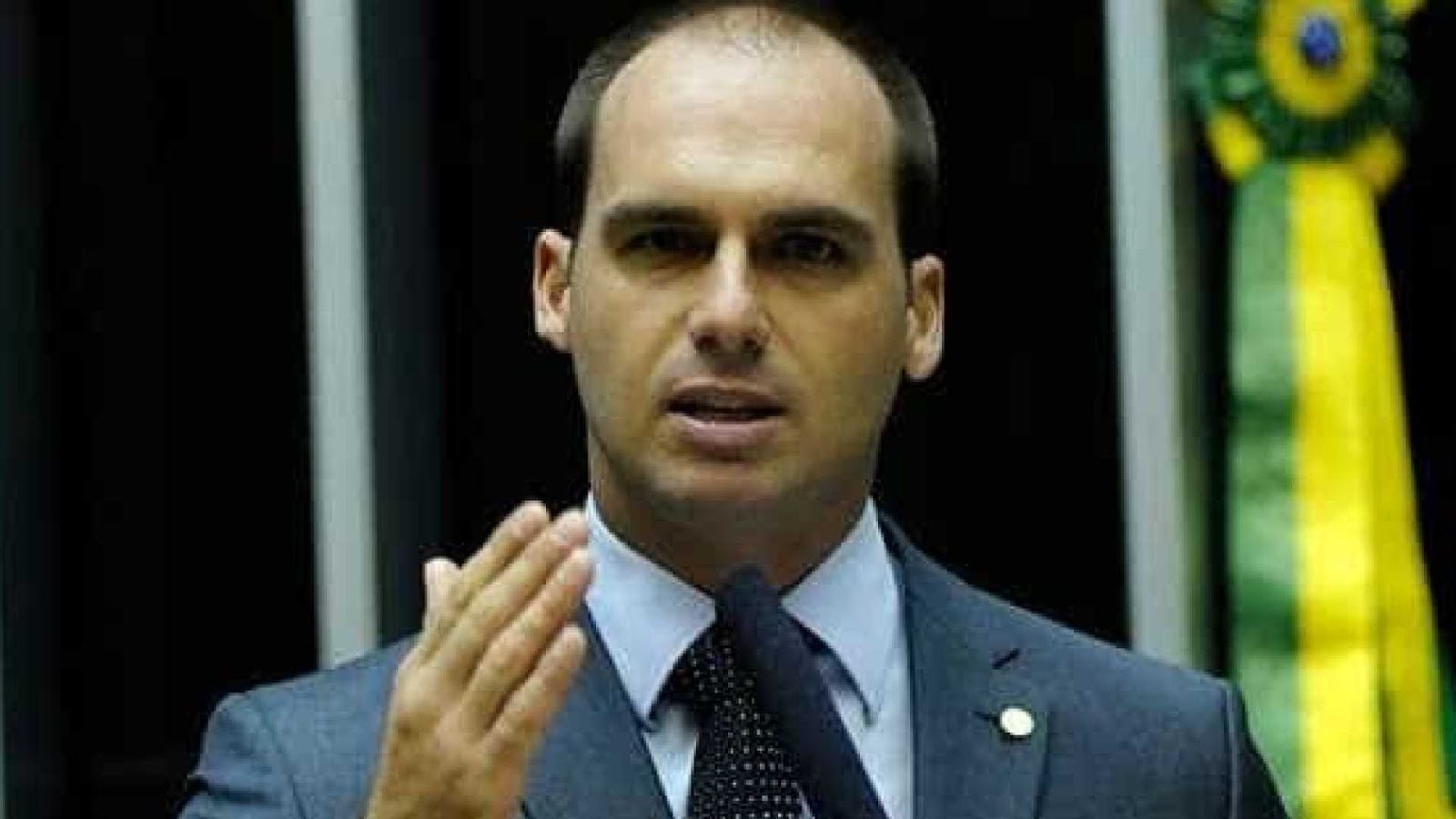 Eduardo Bolsonaro pretende tornar o comunismo crime no Brasil
