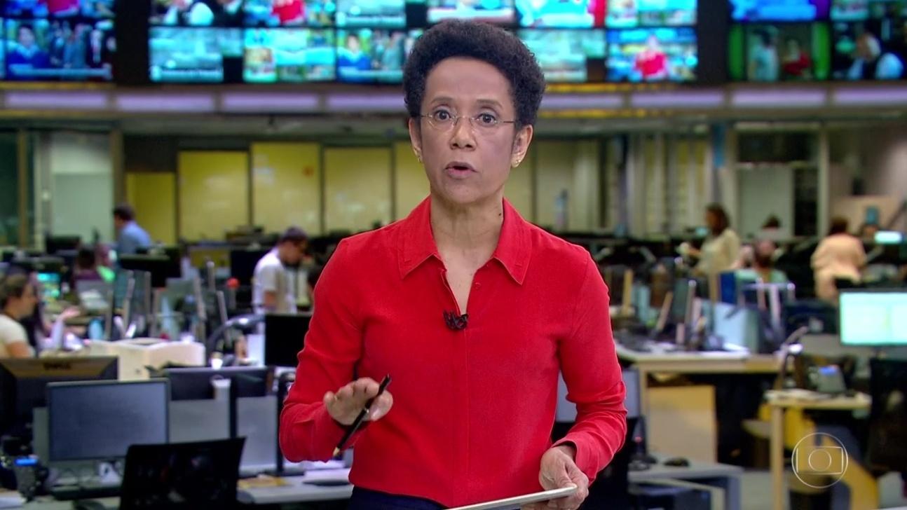 Zileide Silva se atrapalha ao vivo e desiste de dar informação