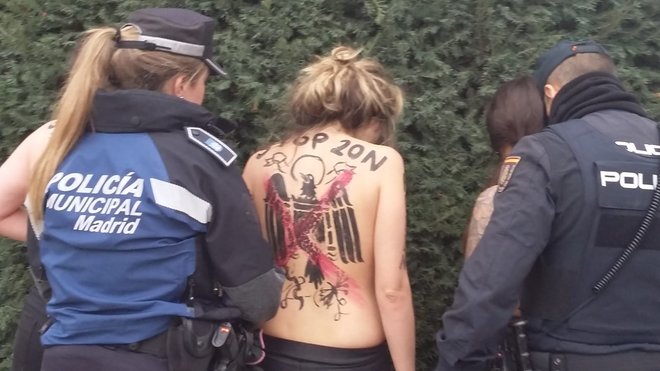 Femen irrumpe en un homenaje a Franco al grito de 'STOP 20-N’