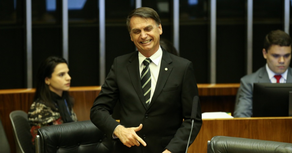 Bandidos armados gravam vídeos ameaçando Bolsonaro