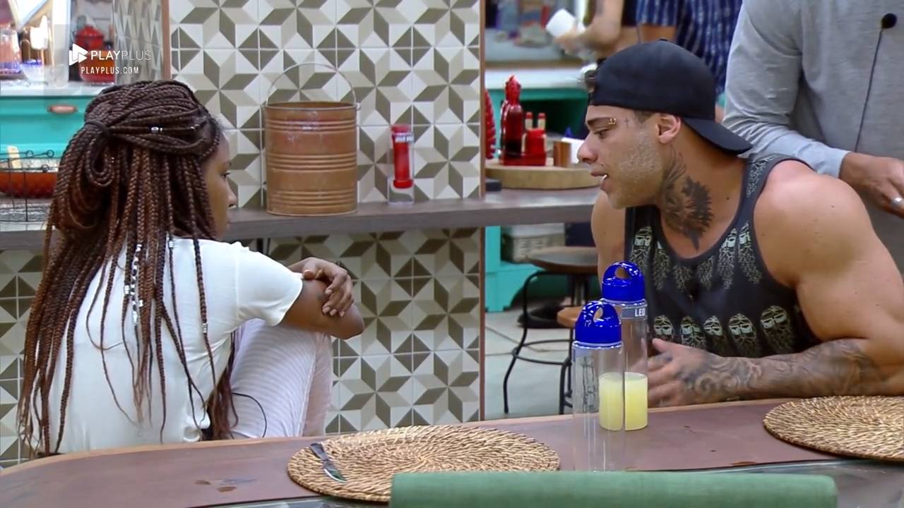 A Fazenda: enquete mostra vantagem de Rafael contra Leo Stronda