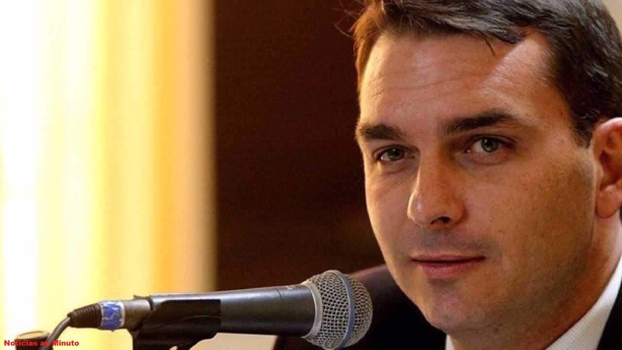 Carlos Bolsonaro posta mensagem enigmática sobre morte do pai nas redes sociais