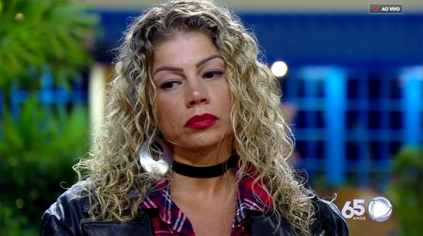 Após ser expulsa de 'A Fazenda', Cátia Paganote reencontra a filha