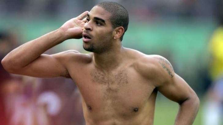 Adriano Imperador vai a Milão para cuidar de investimentos