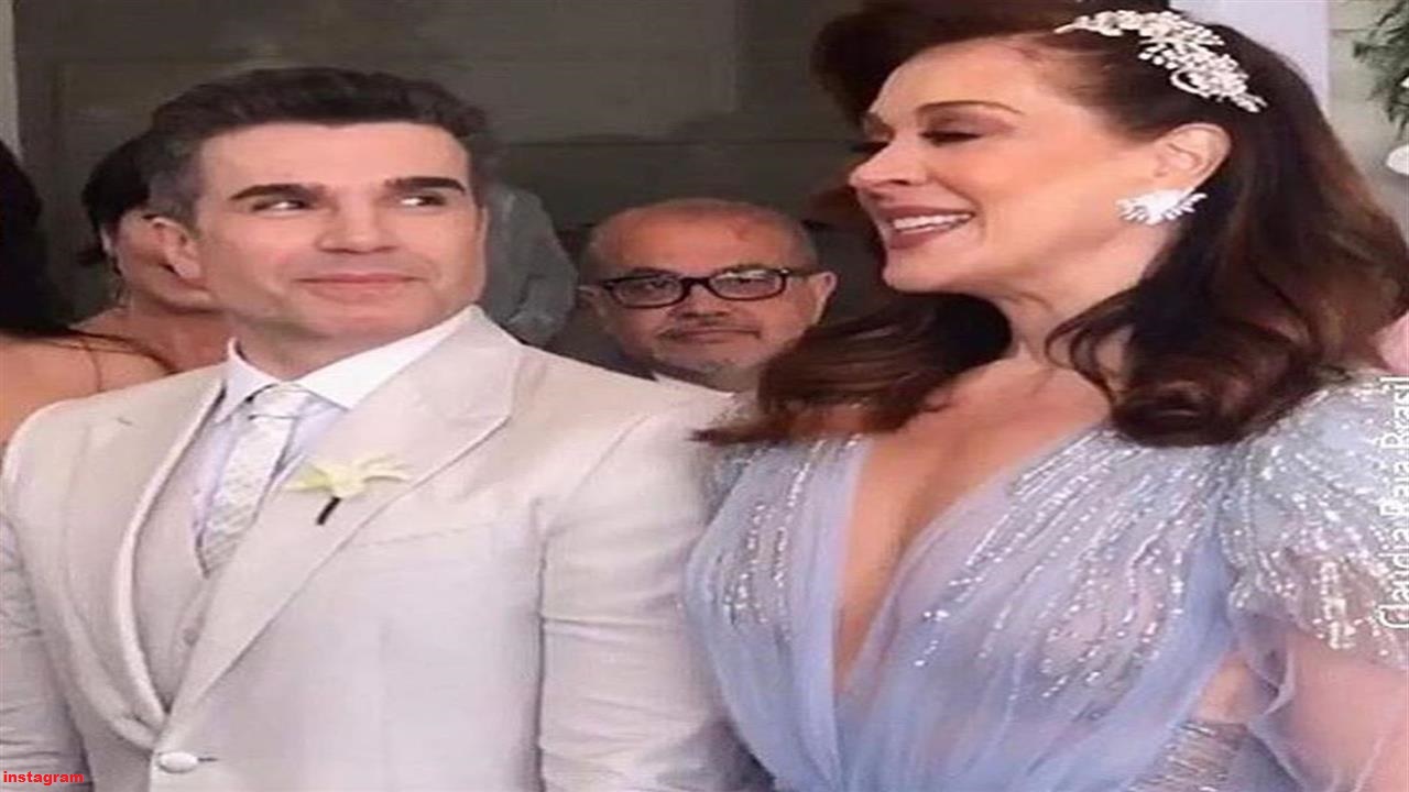Claudia raia aposta em vestido com decote e fenda em casamento