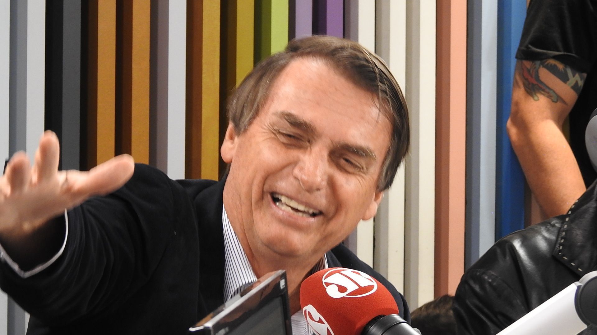 Bolsonaro diz que ex-assessor terá que se explicar