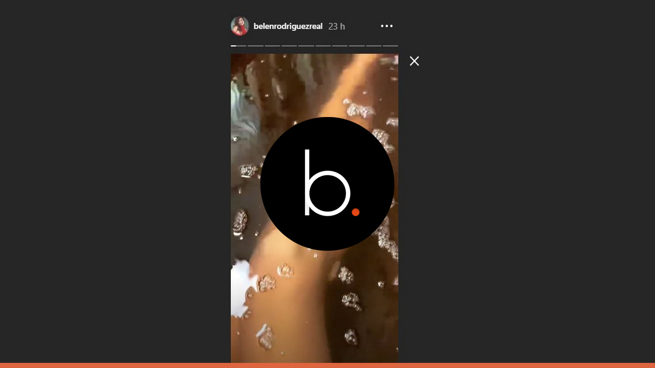 Belen Rodriguez senza veli in vasca: le sue bollicine fanno impazzire il web