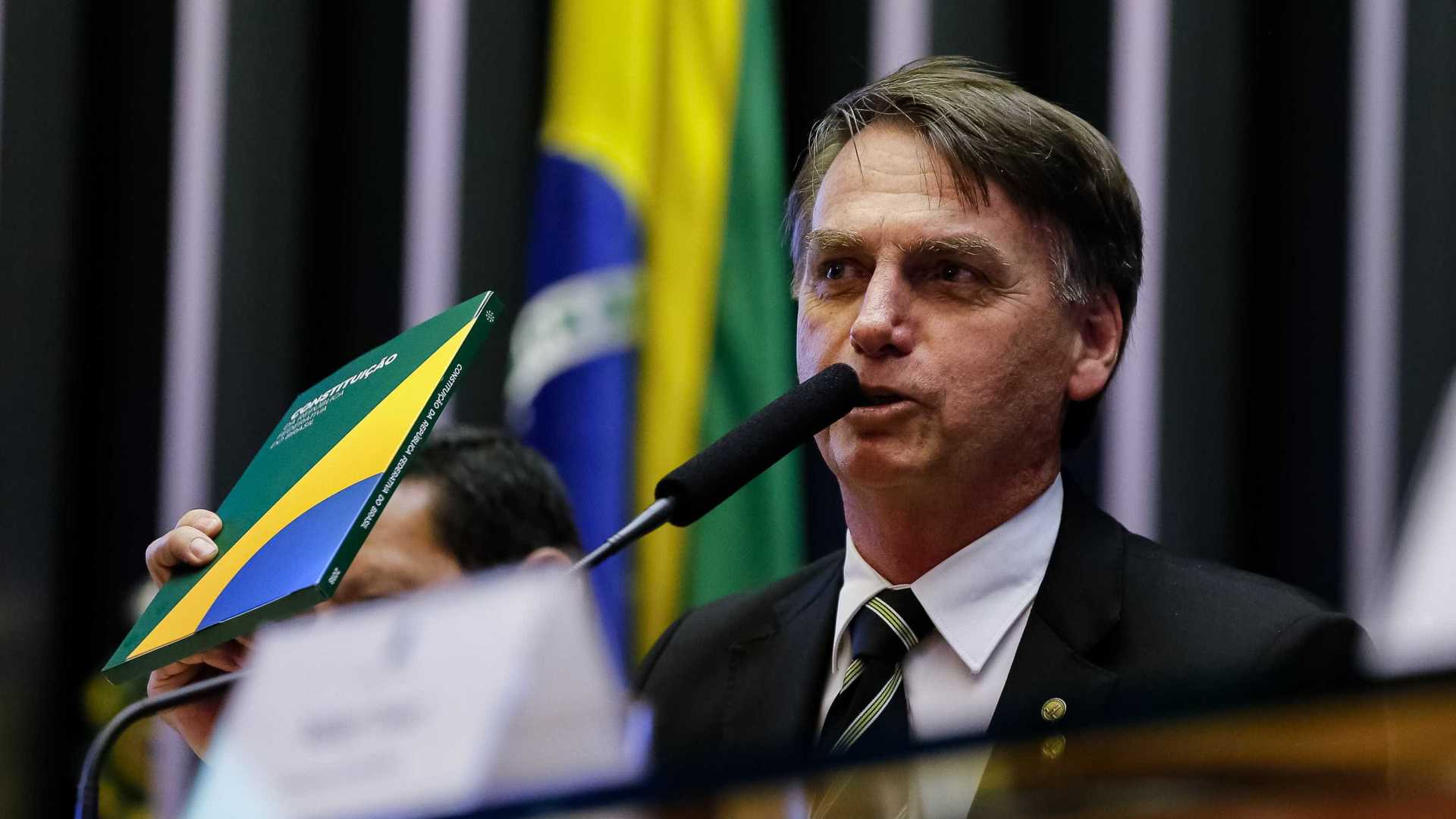 Jair Bolsonaro almoça com Silvio Santos na casa do empresário