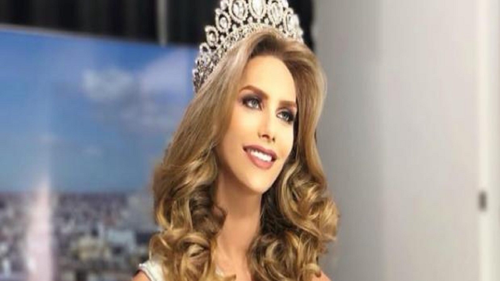 VÍDEO: Angela Ponce criticada por su aspecto masculino