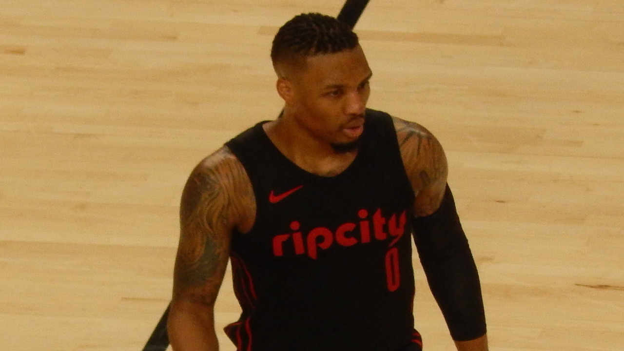 Blazers' Damian Lillard mentioned in Lakers trade rumors on SportsCenter