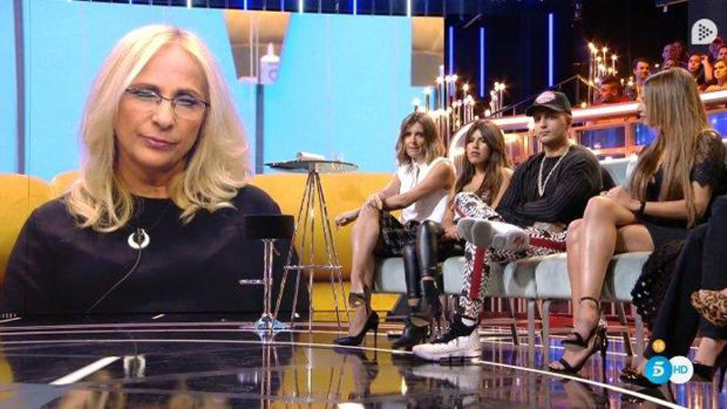 Aurah se enfadada con Merche tras enterarse de los mensajes contra ella