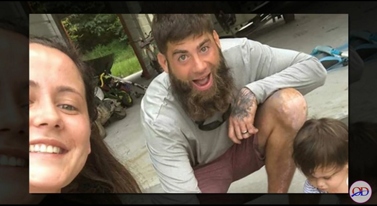 Teen Mom 2 ex-star David Eason stabs self playing with a knife