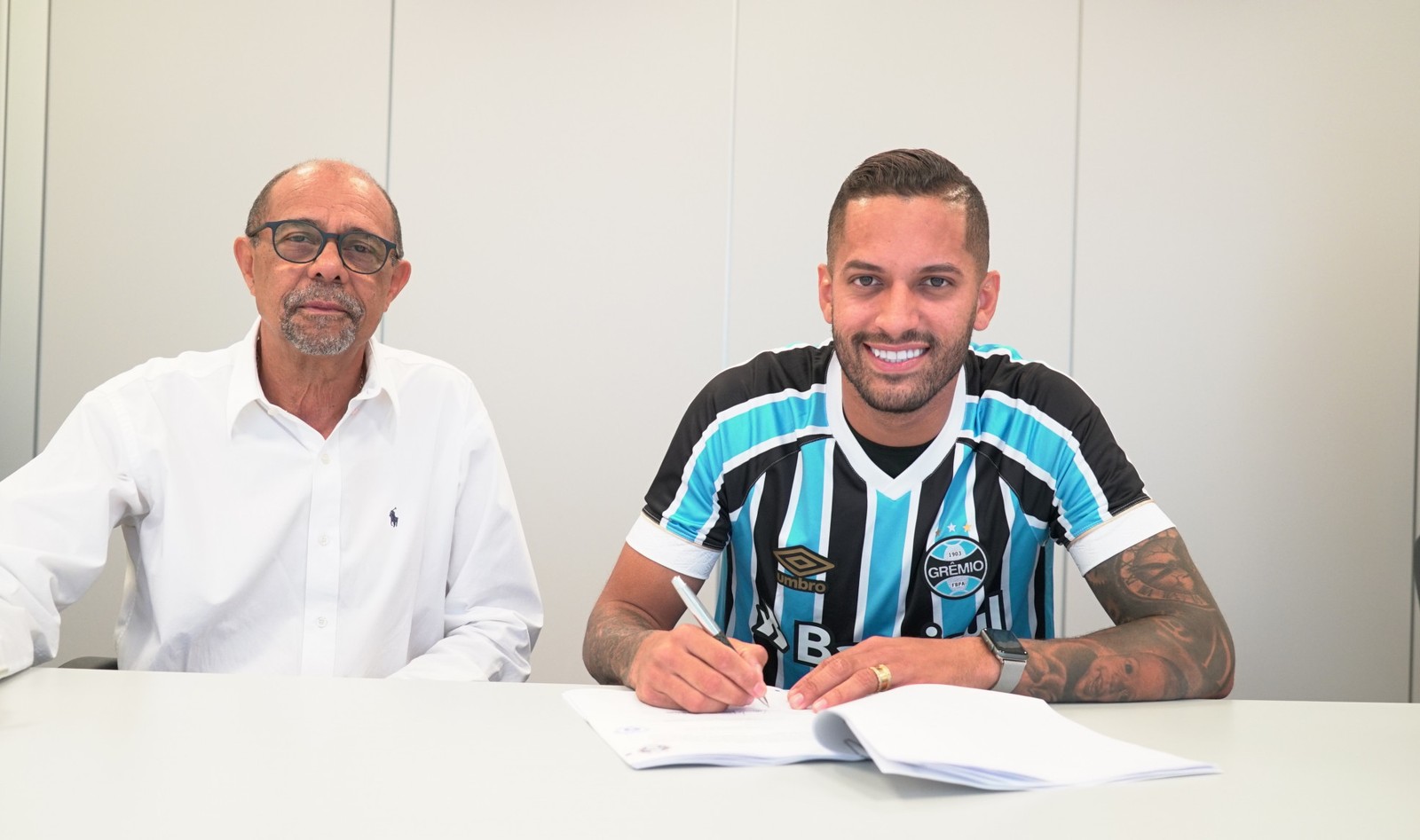 Grêmio anuncia a contratação de Rômulo, ex-Flamengo
