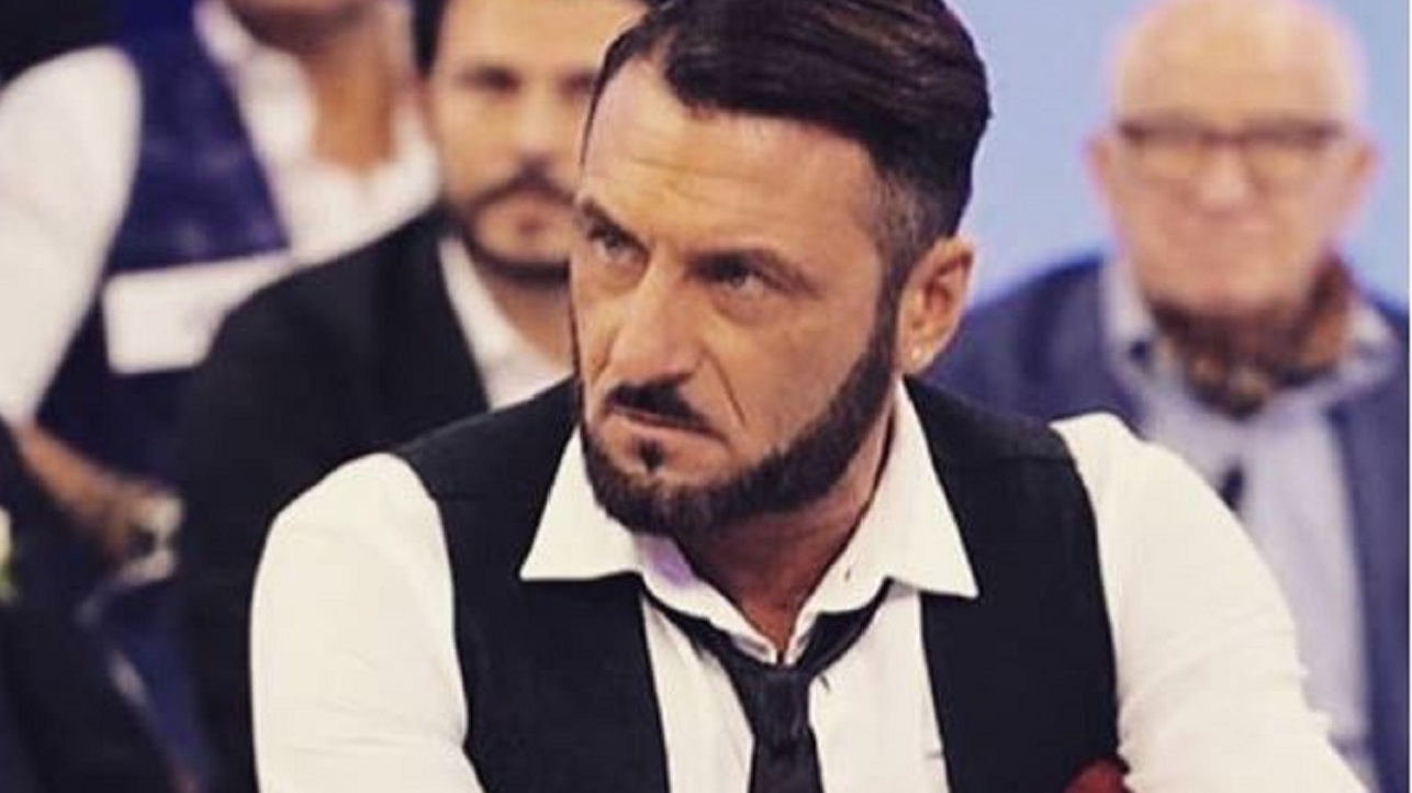 U&D: haters contro Sossio Aruta, lui si difende dagli insulti con gli insulti