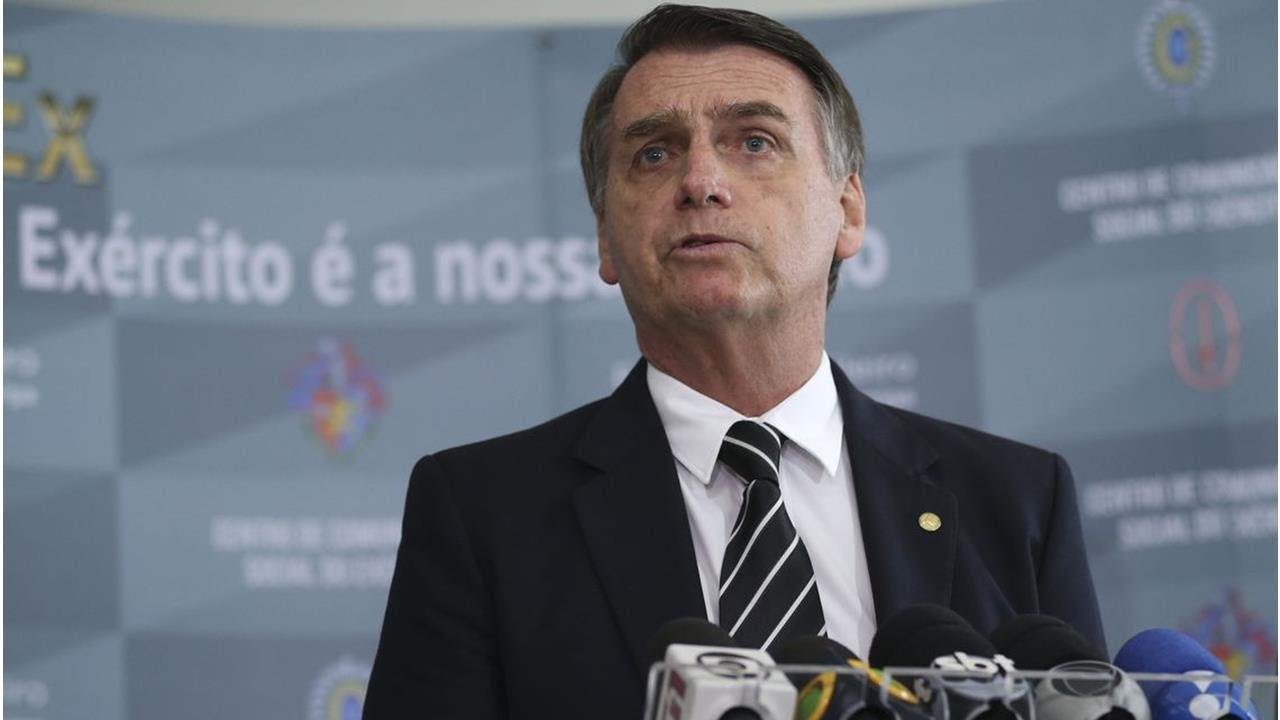Bolsonaro tem duvidas sobre a fusão da Embraer com a Boeing