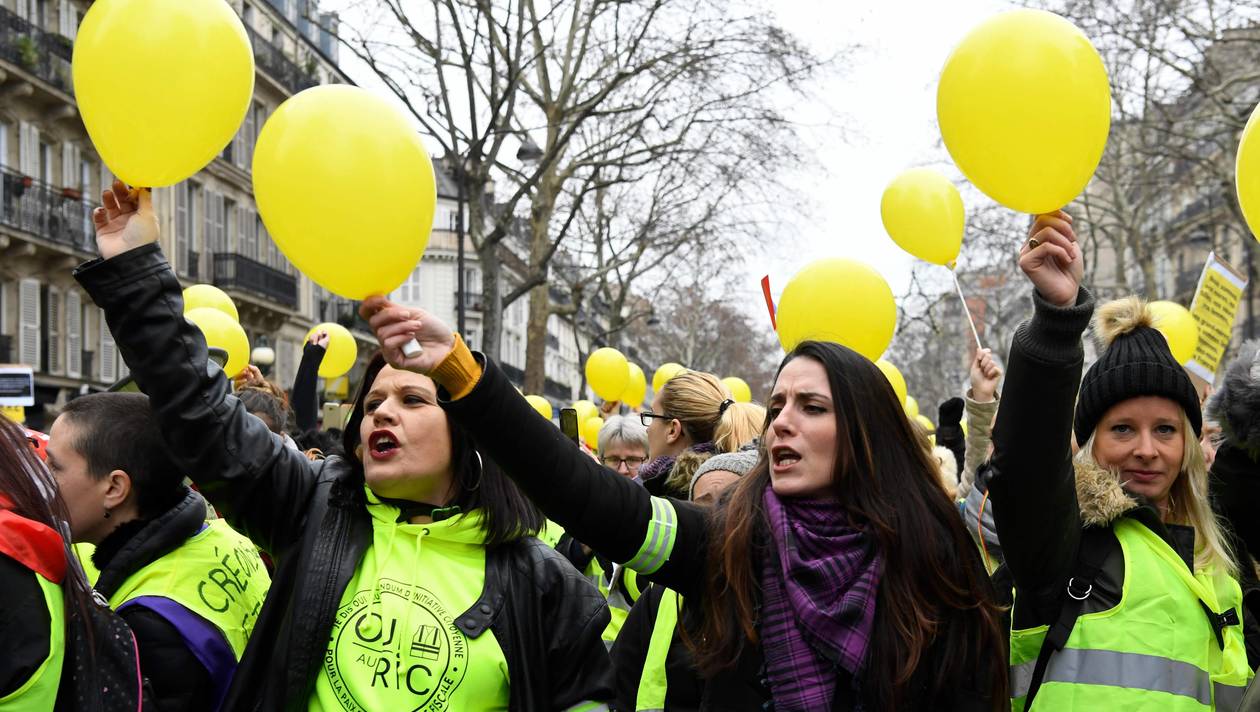 Gilet Jaunes : ‘Macron t’es foutu, les gonzesses sont dans la rue’