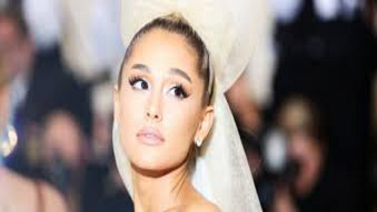 Ariana Grande no quiere el título de 'Lady' ofrecido por la Reina de Inglaterra