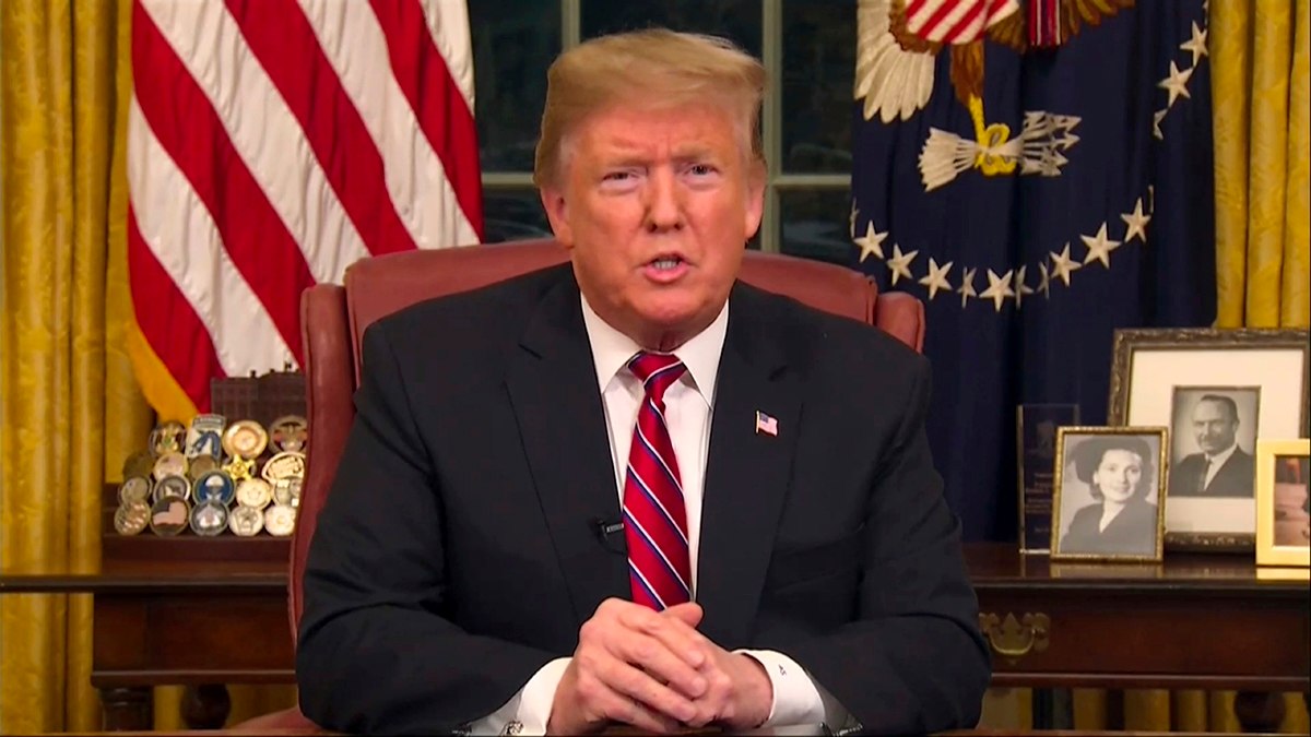 Donald Trump faz discurso na TV para defender construção do muro na fronteira
