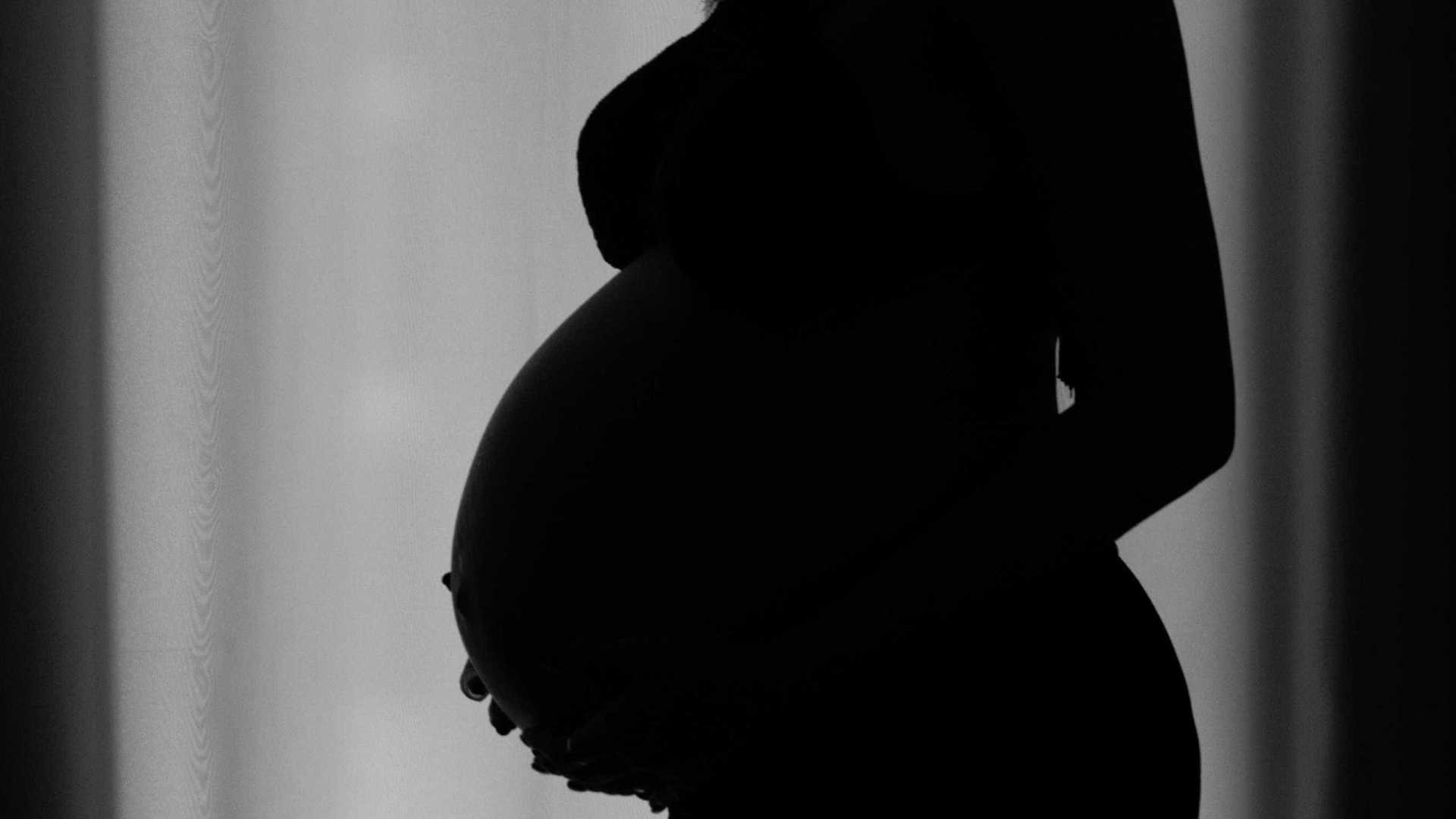 Adolescente grávida é espancada e mantida em cárcere por membros do PCC