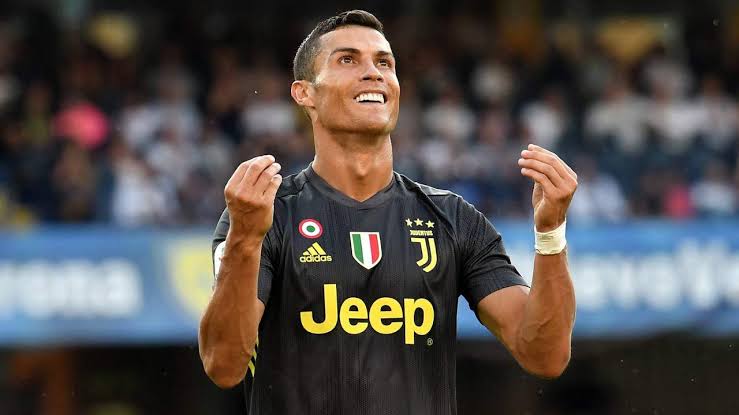 Cristiano Ronaldo fará exame de DNA por acusação de estupro