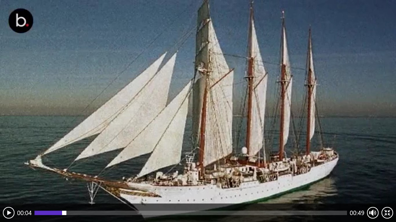 El buque Juan Sebastián Elcano homenajea la primera vuelta al mundo