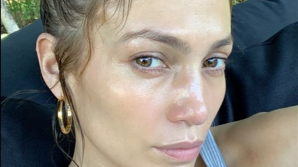 Jennifer Lopez: A 49 si mostra su instagram senza make-up