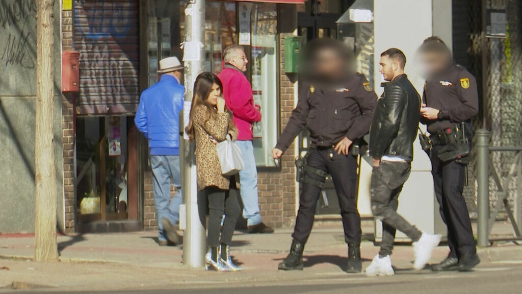 La policía, interviene en la nueva pelea de Isa Pantoja y Omar en plena calle