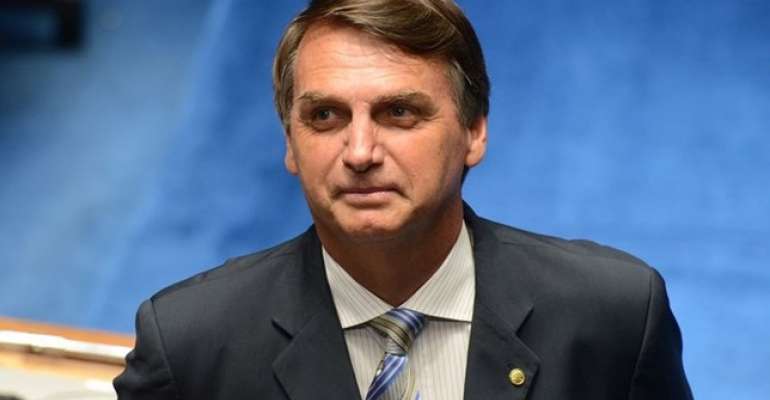 'Se errou vai ter que pagar', diz Bolsonaro a respeito do filho Flávio