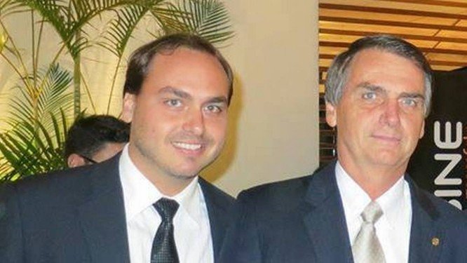 Filho de Bolsonaro se pronuncia após Jean Wyllys dizer que deixara o Brasil