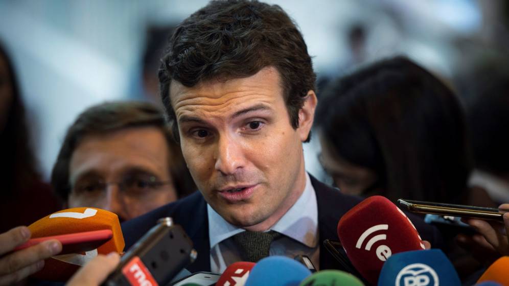 Casado propone una liberalización del taxi para financiar sus licencias