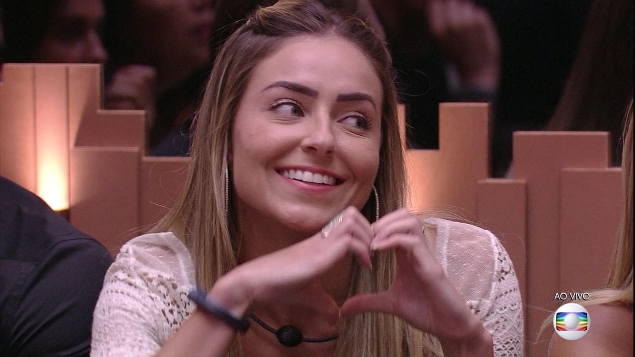 BBB19: Paula revela agressões de ex, mas o defende