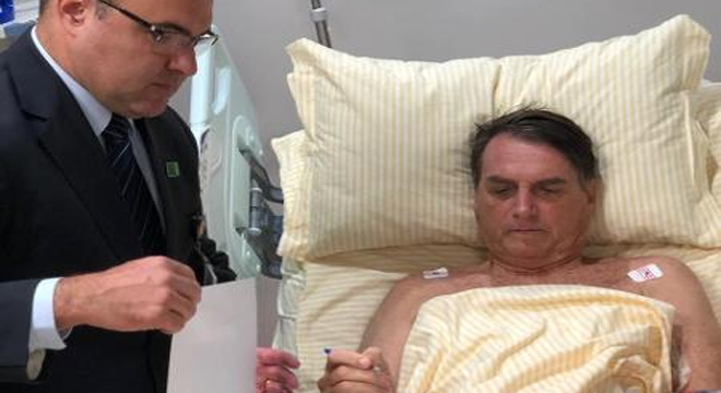 Presidente Jair Bolsonaro fez tomografia do abômen e passa bem, diz novo boletim
