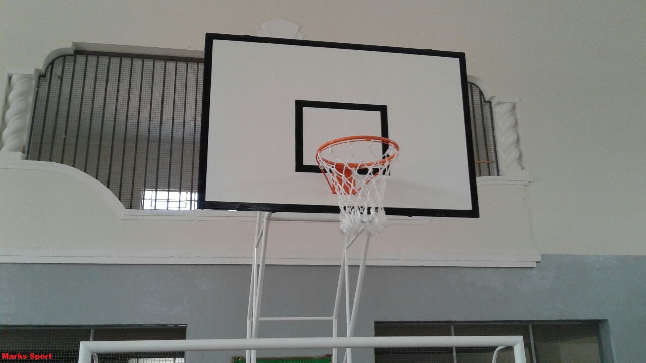 Barba permanece desfilando seu basquete contra os adversários
