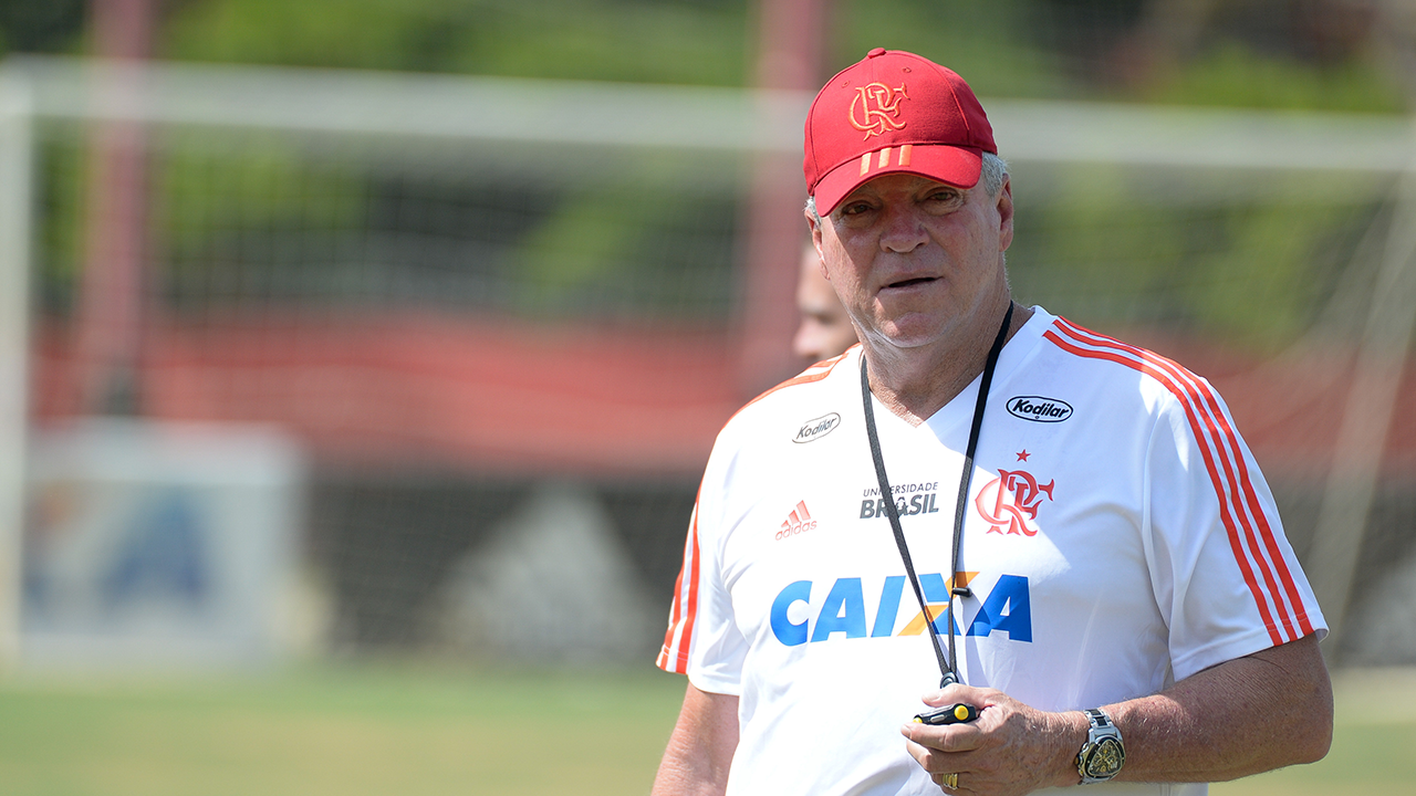 Abel Braga quebra a cabeça para montar time cheio de estrelas