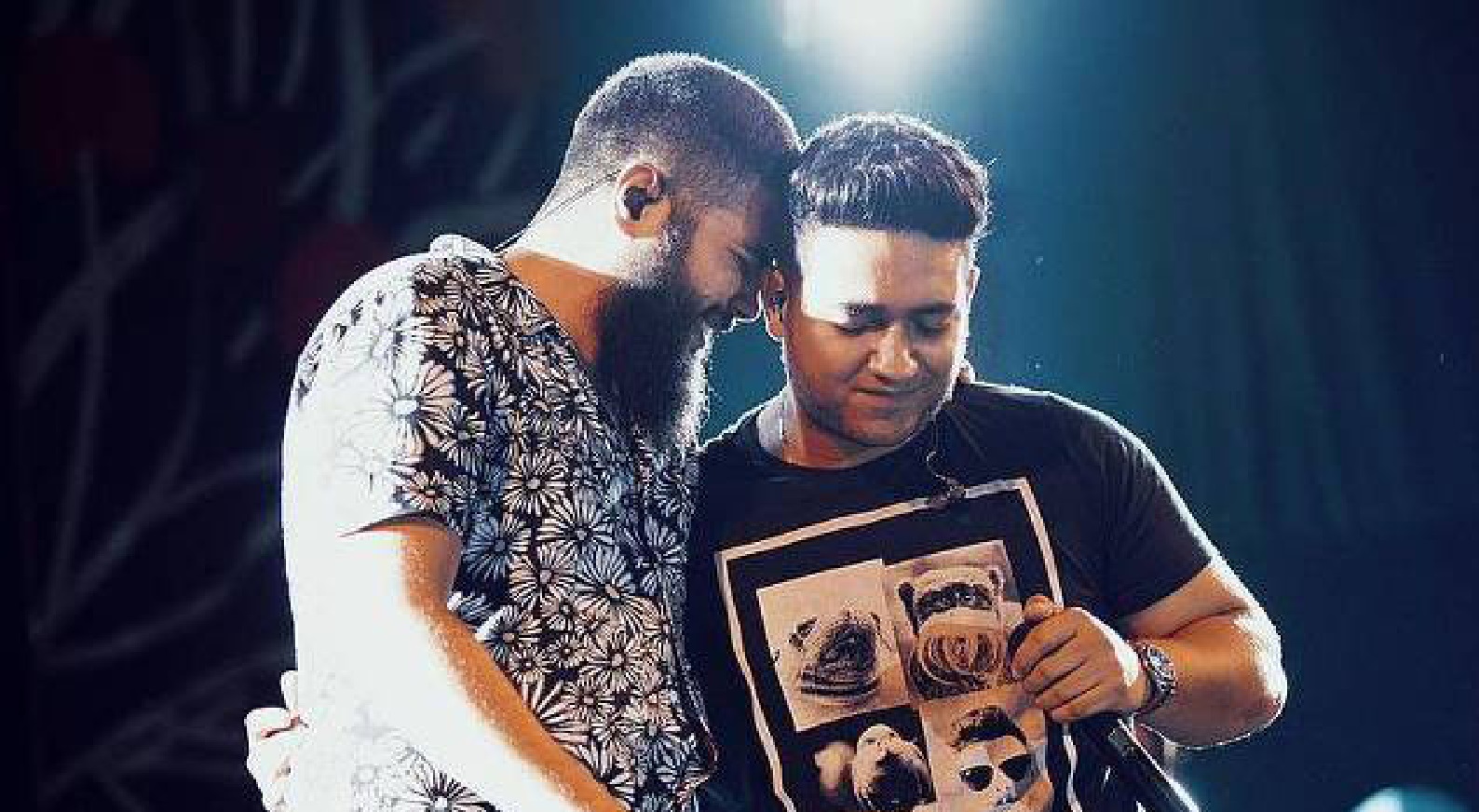 Dupla Henrique e Juliano lamenta morte de colega da equipe e cancela show em MG