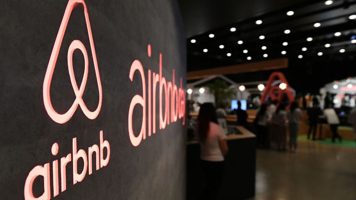 La mairie de Paris attaque Airbnb en justice et réclame une amende record